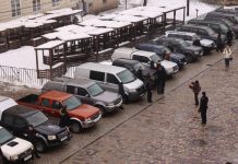 Іще 25 автівок Хор «Гомін» і ТЕАТР ОРГ передали на потреби ЗСУ